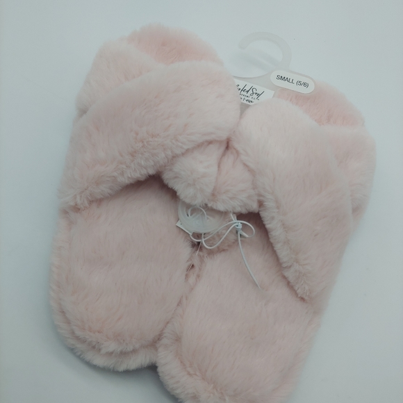 NWT 《 Rooted Soul 》 Blush Pink Soft Plush Faux Fur Slide Sandals Slippers 5/6 - Picture 2 of 5